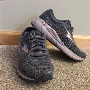 Brooks Women's Grey and Lilac Athletic Shoes